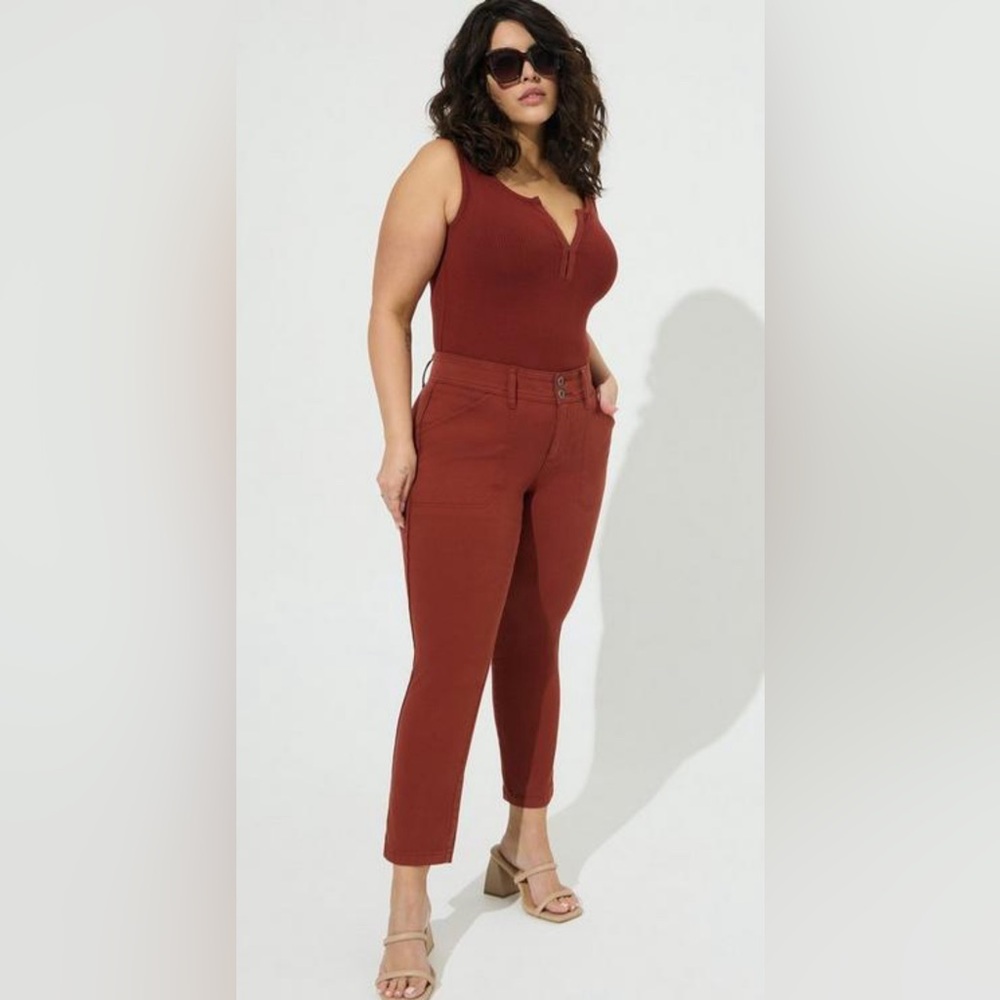 Torrid Size 18 Aviator Crop stretch Twill in Sunset Rust Never Worn